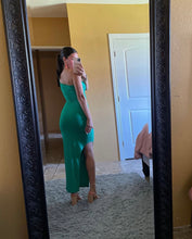 Load image into Gallery viewer, Alondra Dress (green)
